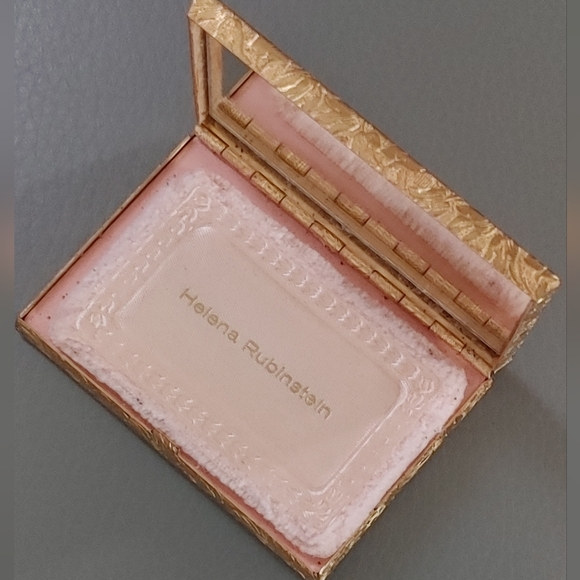 Pink Compact Powder - Picture 8 of 10